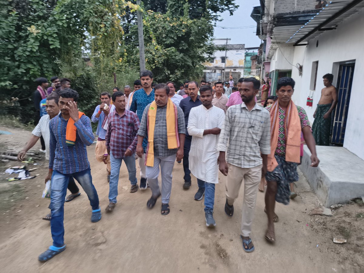 NiharMahanand's tweet photo. ଅତାବିରା ବିଧାନସଭା ନିର୍ବାଚନ ମଣ୍ଡଳୀ ଅନ୍ତର୍ଗତ ସୋର୍ଣ୍ଣା ଗ୍ରାମରେ ଆୟୋଜିତ ପବିତ୍ର ବିଶ୍ୱକର୍ମା ପୂଜା ମଣ୍ଡପ ପରିଦର୍ଶନ କରି ଦେବଶିଳ୍ପୀ ପ୍ରଭୁ ବିଶ୍ୱକର୍ମାଙ୍କ ପୂଜାର୍ଚ୍ଚନା କରିବା ସହ ଆଶୀର୍ବାଦ ଭିକ୍ଷା କଲି।
#VishwakarmaPuja
#Sorna
#AttabiraConstituency
#Baragada https://t.co/ZFoxtUkMxe