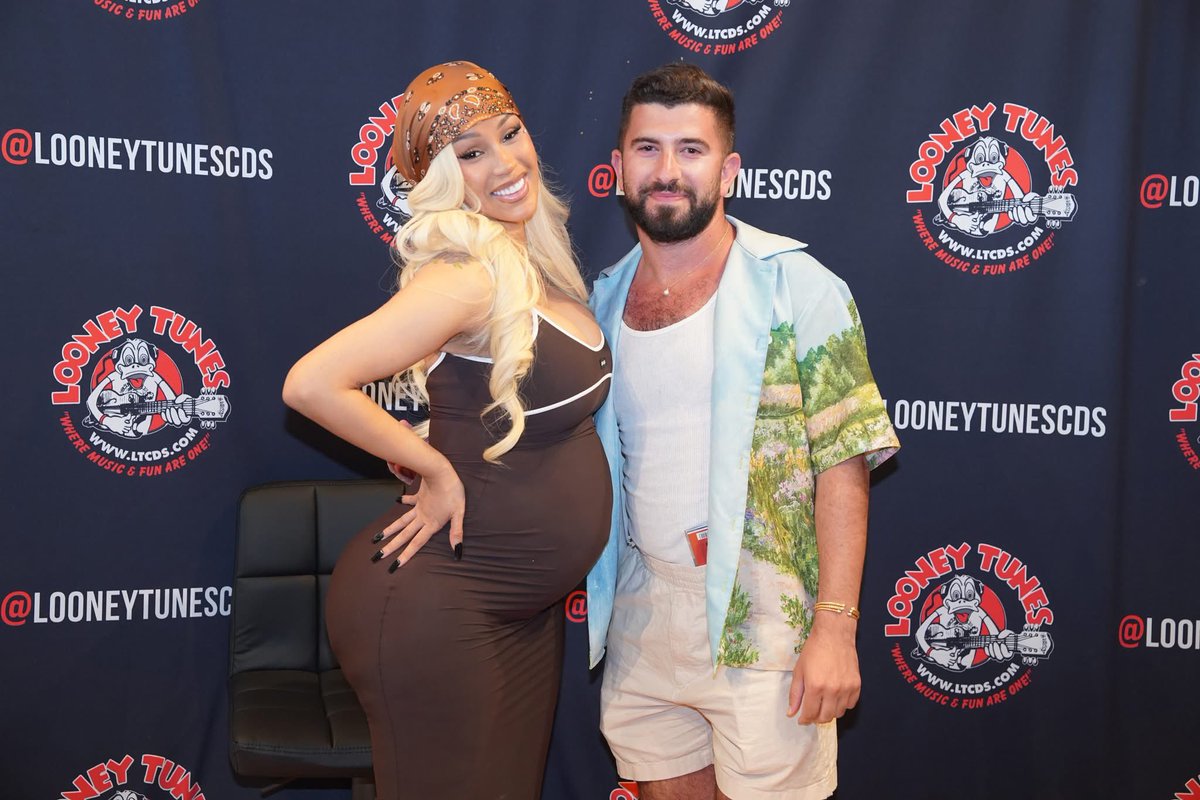 mikenewyawk's tweet photo. a year ago w big bardi @iamcardib 🤩 https://t.co/gy5jVEirs8