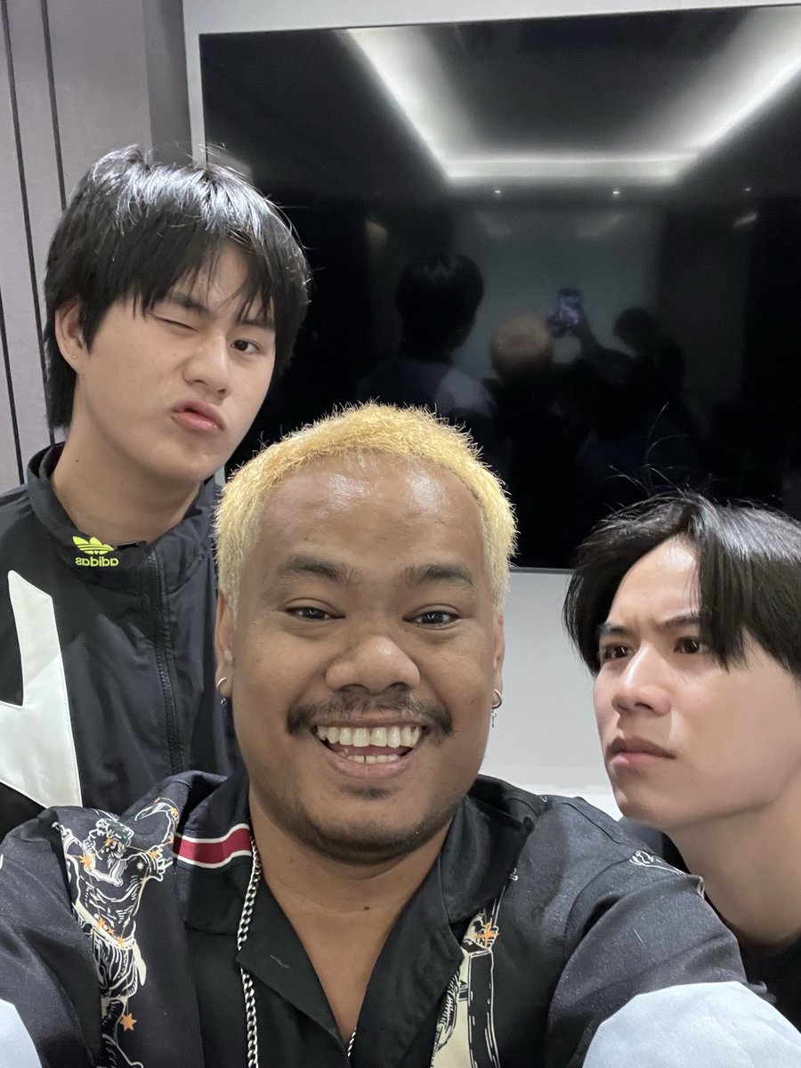 186Cherry's tweet photo. I’m never going to stop saying thank you to P’Jo for seeing the potential in WinnySatang and bringing them together as main leads. With all my gratitude and from the very bottom of my heart, thank you so, so much for That Summer and for giving us the title of Summer Kids. 🥹❤️‍🩹 https://t.co/YxwGss0nAB