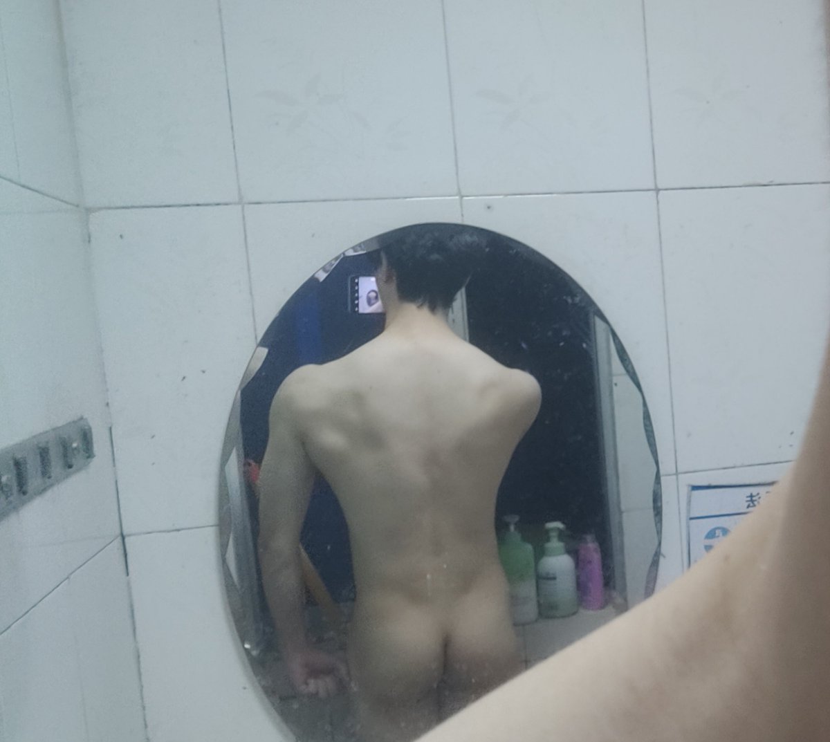 zzjj_03's tweet photo. 你知道的  我的臀一直很翘
今天练的是背  #背肌 #白皮 #臀肌 https://t.co/cbkkmnn7Dn