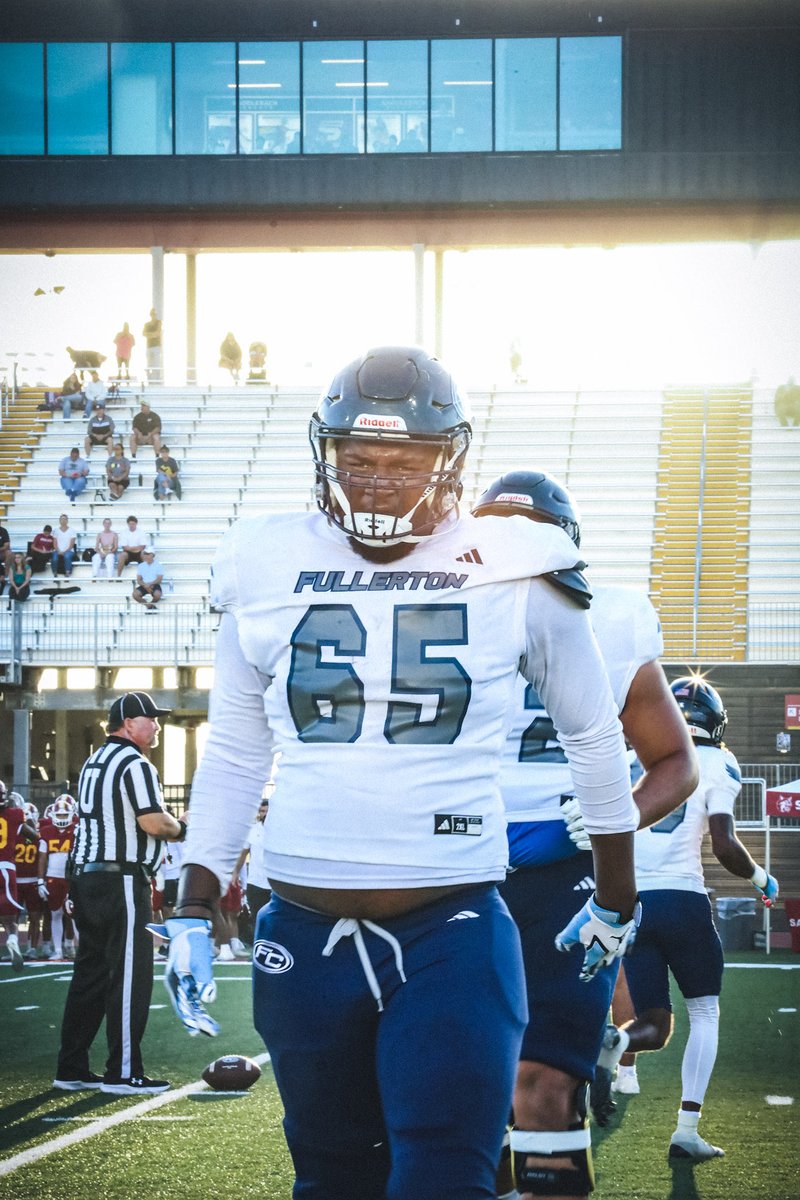 RealKing65's tweet photo. Home game vs ELACC!!! Can’t wait to put on a show and dominate! @CoachAustinFC @PHATSBOSS @jhayes57 @Coach_RAD_ @Stafonjohnson26 @FullColl_FB @JUCOFFrenzy @JuCoFootballACE https://t.co/9khuxZrJ9h