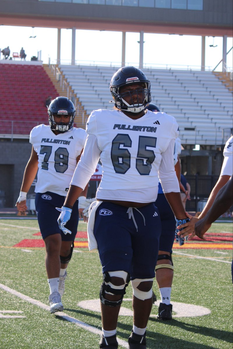 RealKing65's tweet photo. Home game vs ELACC!!! Can’t wait to put on a show and dominate! @CoachAustinFC @PHATSBOSS @jhayes57 @Coach_RAD_ @Stafonjohnson26 @FullColl_FB @JUCOFFrenzy @JuCoFootballACE https://t.co/9khuxZrJ9h