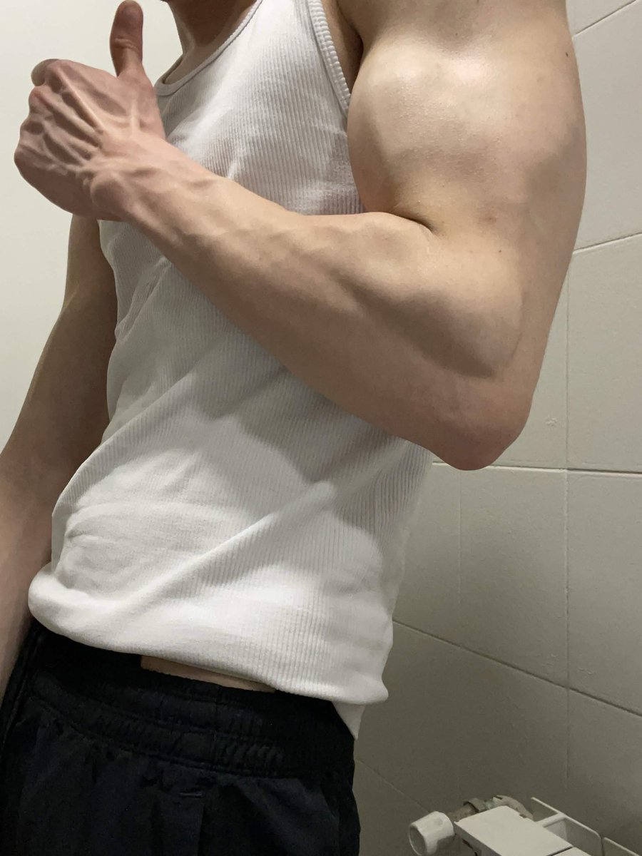 asfixiandolas's tweet photo. biceps https://t.co/mZcbmzb38Q