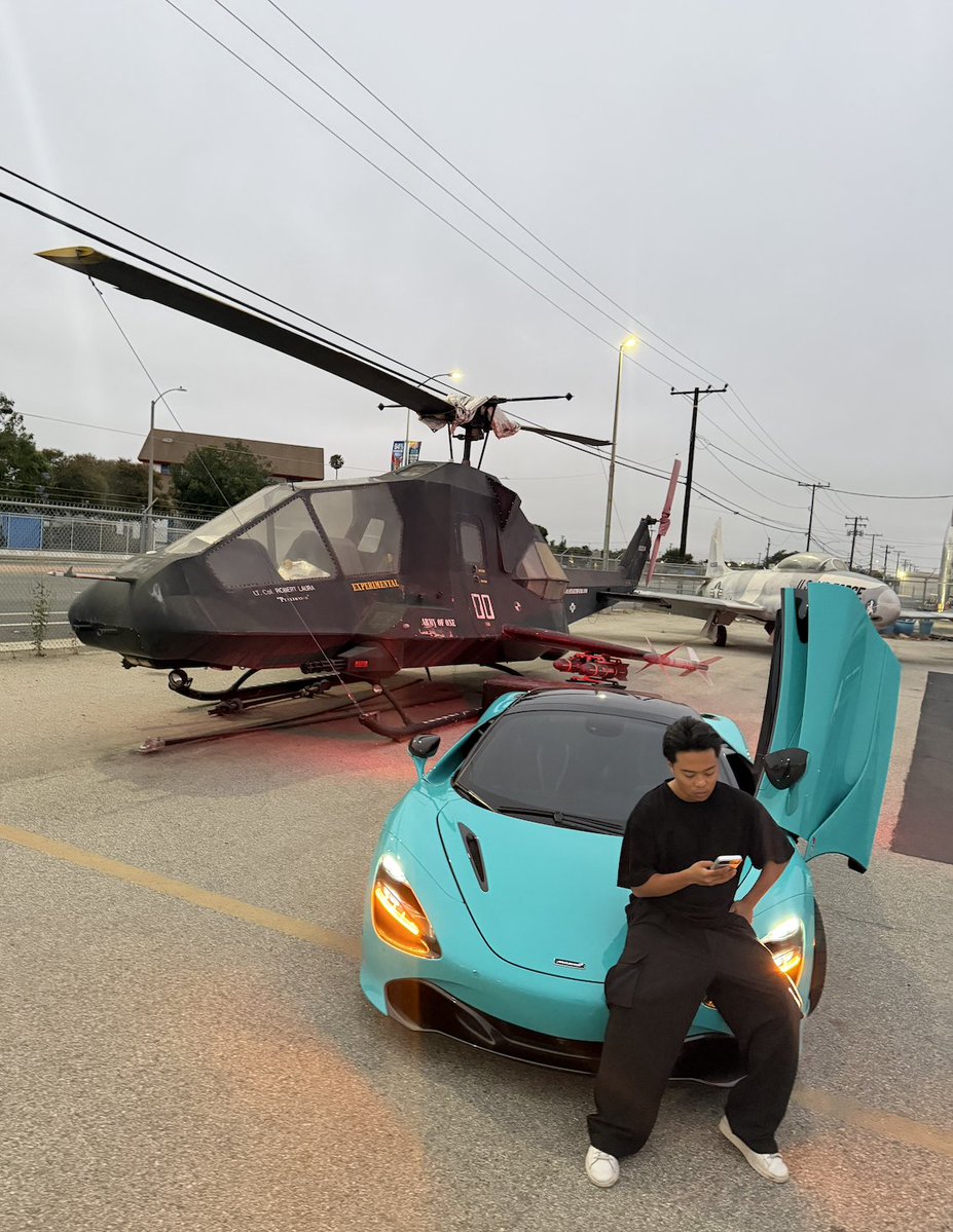 X_FINALBOSS's tweet photo. AI Digital Products (EBOOKS) is honestly the #1 BEST business in 2026 by far. 

- AI does all the work for you 
- create 5 ebooks , 200 pages each within 20 minutes with AI , sell each for $500 ( other businesses take days at minimum )
- 99% margins and instant access & delivery to customer 
- ZERO headaches
- takes 1 hour of work per day . 
- $38 investment per month necessary to get started ($30 tweethunter, $8 X premium)

I started 2 years ago and honestly never expected to make $400K per month at 22 years old

And now, I'm teaching how, by giving you for free: 

1) full ebook 100 step-by-step blueprint 
2) YouTube tutorial ( 38 minutes + 80 minutes )
3) Miro board + 15 templates + tools to get started 

comment "X" if you want ALL this :) 

** DELETING ALL THIS IN 24 HOURS 
** Retweet and follow required to get