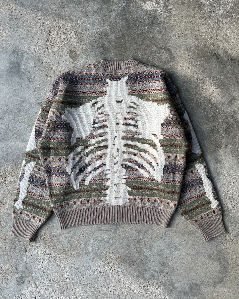 CojpGallery's tweet photo. Kapital 7G Wool Fair Isle Bone Crew Sweater

A fair isle crew sweater with a retro, warm character. Built around a geometric pattern rendered in subtle colors. A bone motif appears on the back and sleeves.

#kapitalbone #kapitaljapan #kapitalglobal https://t.co/YcjPuCOEhR