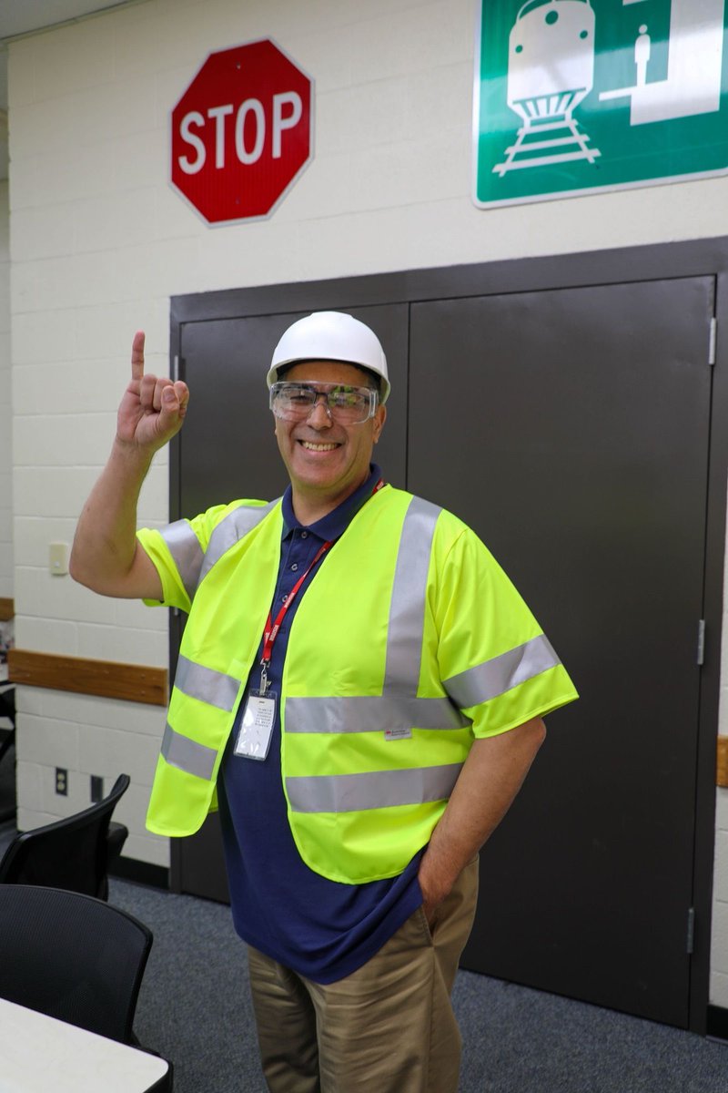 HPUTX's tweet photo. Our engineering students had the opportunity to tour 3M in Brownwood and learn more about the engineering industry. Thank you 3M for welcoming our students and providing this experience!
#hputx #stingem https://t.co/UXCwwYNxi8