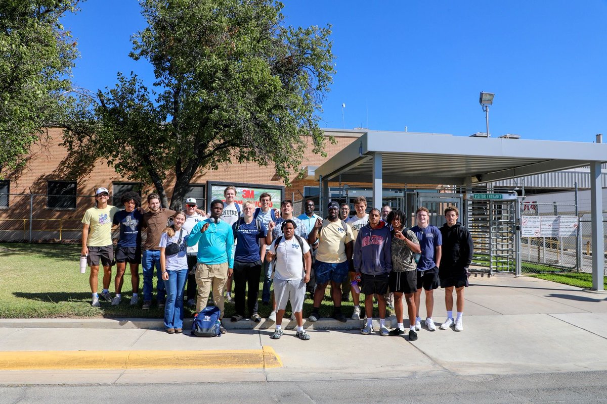 HPUTX's tweet photo. Our engineering students had the opportunity to tour 3M in Brownwood and learn more about the engineering industry. Thank you 3M for welcoming our students and providing this experience!
#hputx #stingem https://t.co/UXCwwYNxi8