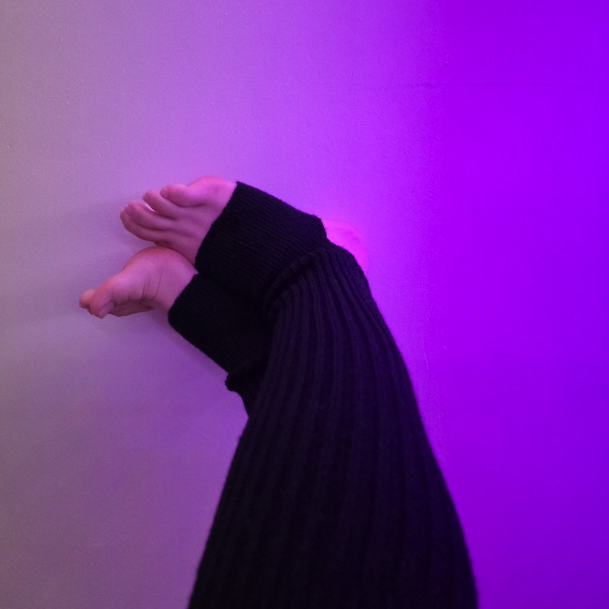janeisafootslut's tweet photo. I think I just took my best feet pics lol~ but here's the shape like ones I thought were cool #feet #feetfetısh #findom #throne #strirrups also can someone send me a €90 vbucks card I want Lucy and persona sooooo badddd 👉👈 https://t.co/bj29XouhYP