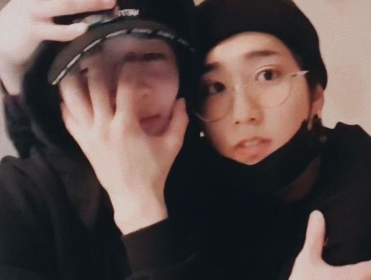 bisasevng's tweet photo. Jisung being the first stray kid Chan's found is my favorite thought that keeps me up at night https://t.co/5ZH7RyofRh