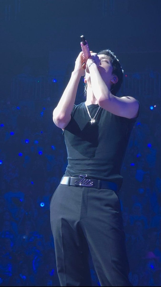 _rockstarjin's tweet photo. wild https://t.co/glrPfEAfaZ