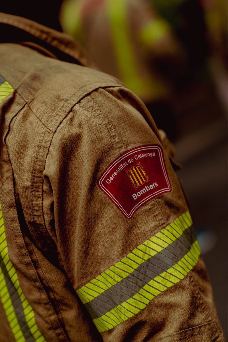 3mardiaz's tweet photo. Precarietat, recursos i condicions laborals.

Una reivindicació que també parla de com volem cuidar qui ens cuida. 🚒
@bomberscat 

#bombers #assembleadebombers https://t.co/8yYuXTskMi
