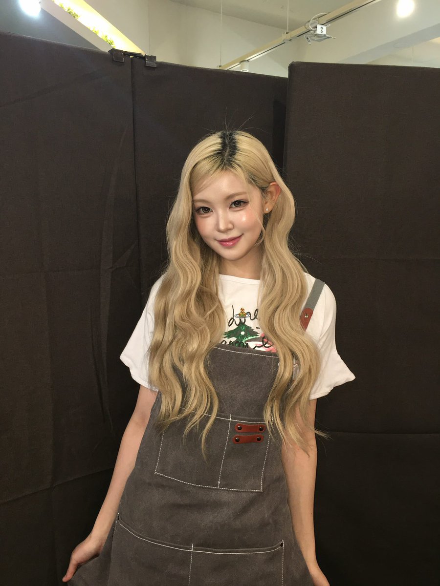 HOWItalia's tweet photo. 💬| #AYNE via b.stage!🐬

🇮🇹
Welcome to Ayne‘s Cafe ☕️ Benvenuti all’Ayne Cafe. Ditemi pure che bevanda desiderate.🍼🍵🍶🥤🧃🧋🧊🧉��

🇬🇧
Welcome to Ayne‘s Cafe ☕️ Welcome to Ayne’s Cafe. Please tell me what drink you would like.🍼🍵🍶🥤🧃🧋🧊🧉🫖

#HEART_OF_WOMAN #HEART_BYTE https://t.co/f5UdJ2rSSz