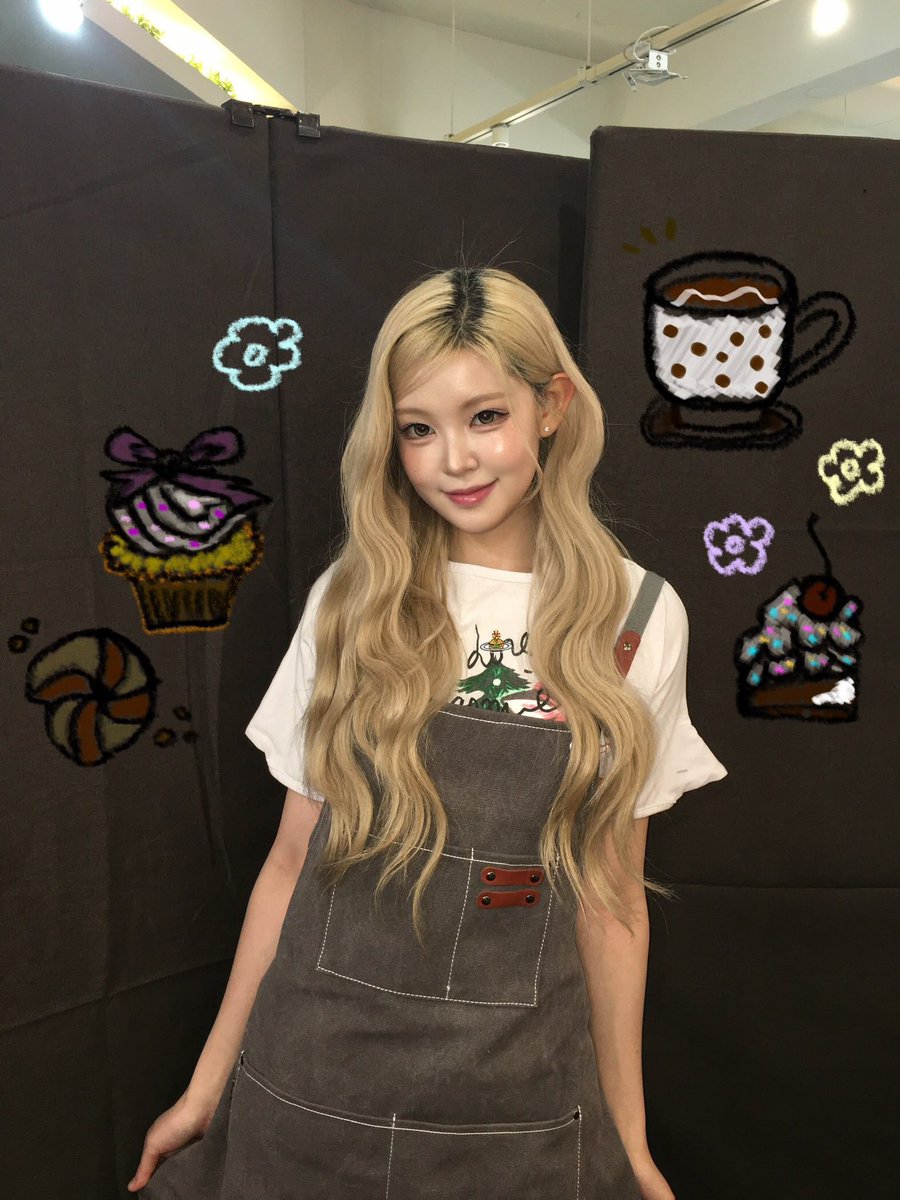 HOWItalia's tweet photo. 💬| #AYNE via b.stage!🐬

🇮🇹
Welcome to Ayne‘s Cafe ☕️ Benvenuti all’Ayne Cafe. Ditemi pure che bevanda desiderate.🍼🍵🍶🥤🧃🧋🧊🧉��

🇬🇧
Welcome to Ayne‘s Cafe ☕️ Welcome to Ayne’s Cafe. Please tell me what drink you would like.🍼🍵🍶🥤🧃🧋🧊🧉🫖

#HEART_OF_WOMAN #HEART_BYTE https://t.co/f5UdJ2rSSz