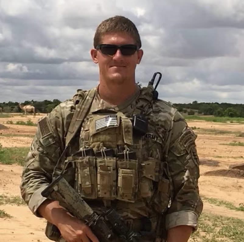 SoldiersWhisper's tweet photo. 🇺🇸 On October 4, 2017, Green Beret Staff Sgt. Bryan Black, 35, died from wounds sustained during enemy contact in Niger, West Africa. 

He was assigned to 3rd Special Forces Group. Staff Sgt, Black, a native of Puyallup, Washington, enlisted in the Army in October 2009. 

#Specialforces  #Greenberets #Soldier #Military