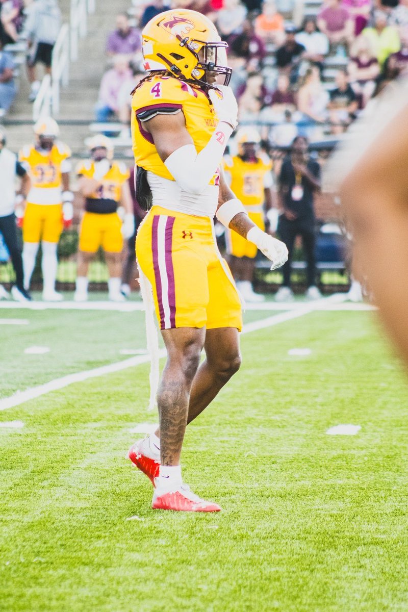 TydariousS6's tweet photo. Mid season tape 📝 

https://t.co/V6OkTT7kgo

Week 1-4

5 pbu’s 

5tckls

1 pick 💰 

No touchdowns ALLOWED ❗️

@CoachTSims https://t.co/c3mDW0xKWc