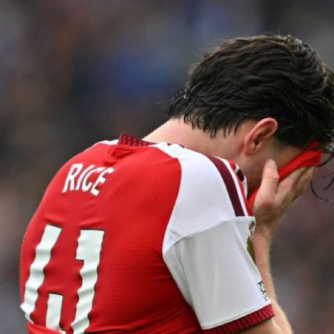 UTD_Seth001's tweet photo. 🚨Rio Ferdinand on Arsenal’s 3-0 defeat to Brighton:

🗣️ Rio Ferdinand: “This is Arsenal’s first 3-0 defeat in three years, and I think it exposes something we’ve been reluctant to say this Arsenal team can look very ordinary when the game gets away from them.

Ødegaard was poor today. He kept giving the ball away, couldn’t get Arsenal playing and Brighton were punishing every loose pass.

Saka wasn’t at it either. Havertz couldn’t influence the game. You had Arsenal’s big players simply disappearing when the team needed them.

And then I look at Arteta. I’m asking myself why Lewis-Skelly didn’t start this game. Arsenal needed energy and aggression in that midfield and Brighton completely outran them.

Bruno Guimarães and Declan Rice? Outworked. Outrun. Brighton made that midfield look ordinary.

And David Raya has now conceded more than one goal in a Premier League game this season. That tells you how comfortable Arsenal’s defence has been before today, but Brighton have ripped that comfort apart.

Three goals. No response.

For all the talk about Arsenal being title contenders, tonight they looked like a very ordinary football team.

Brighton didn’t just beat Arsenal.

They made them look average.”