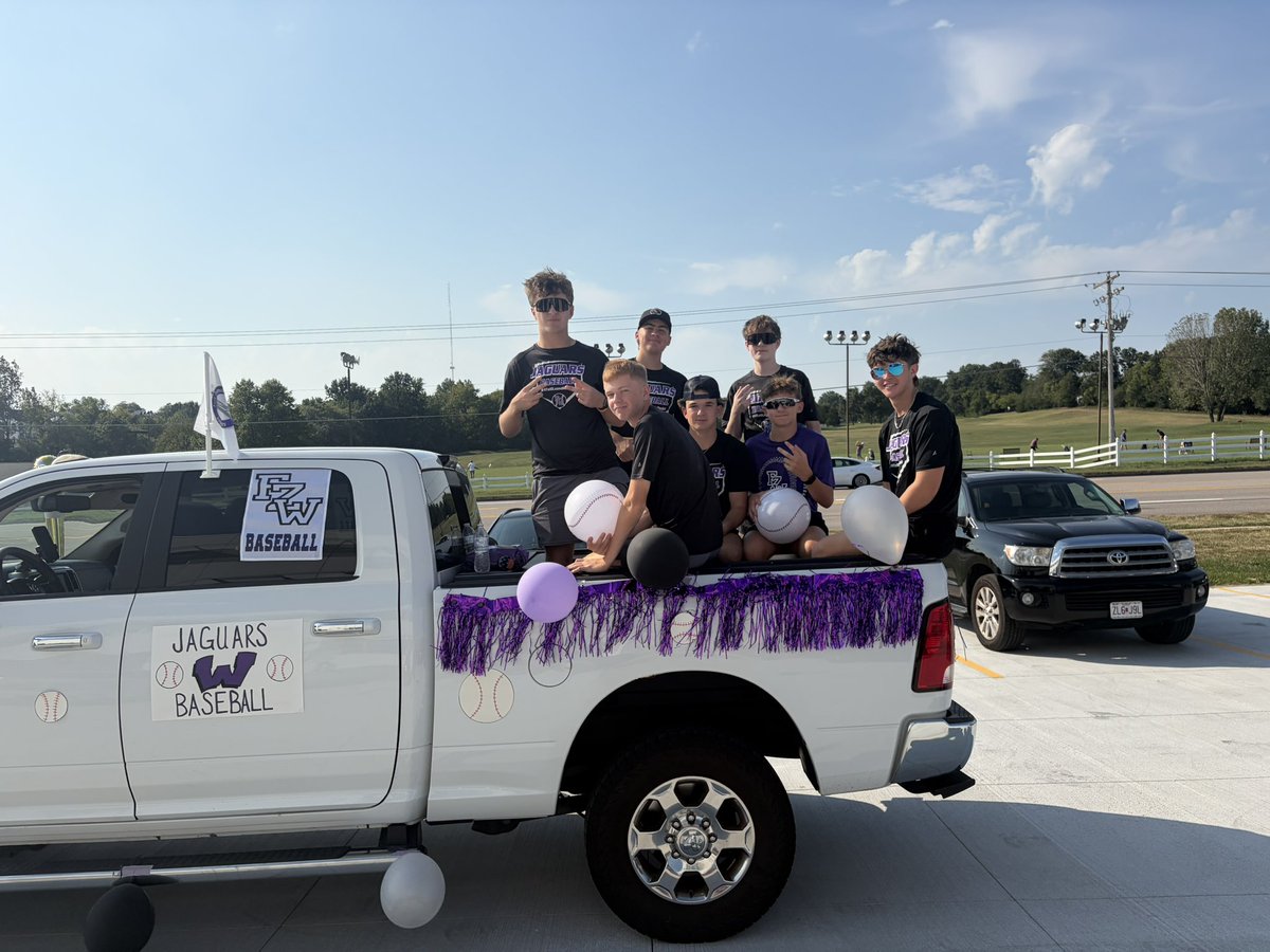 fzwbaseball's tweet photo. Thanks to all the parents and players for participating in the homecoming parade this morning! 

#fzwbaseball https://t.co/DniGKLy1Nt