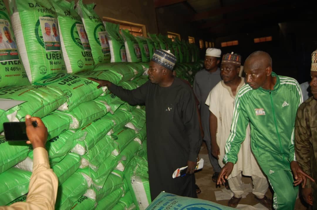 munirtech's tweet photo. On behalf of the good people of Lere Federal Constituency, I extend my heartfelt gratitude to HE @ubasanius , for his unwavering commitment to our development. 

I also wish to thank His Excellency for consistently entrusting me to deliver his messages to the masses of which always alhamdulillah amana given amana delivered.

Today’s distribution of free fertilizers courtesy of HE @ubasanius , will significantly boost local agriculture and enhance food security across our communities. This generous support alongside infrastructure projects, investments in human capital, and the recent appointments of distinguished Lere sons and daughters into state leadership, clearly demonstrates HE @ubasanius dedicated service to our people. 

Thank you, Your Excellency, for keeping Lere at the heart of Kaduna State's progress.