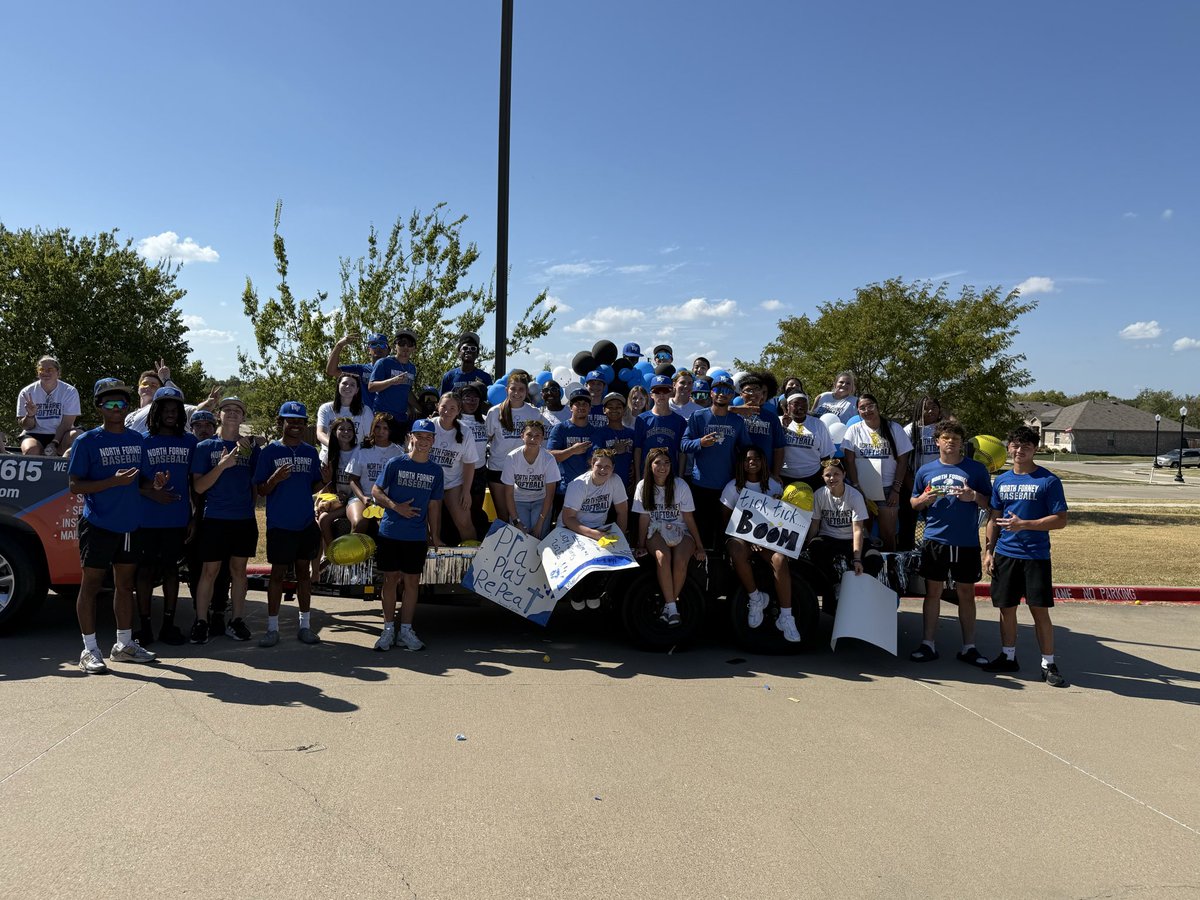 NFBaseball's tweet photo. It’s Homecoming parade time on the #NORTHSIDE! 🪽🪽
 
Baseball is here and ready to parade! #WAWG https://t.co/UXq6zytDRS