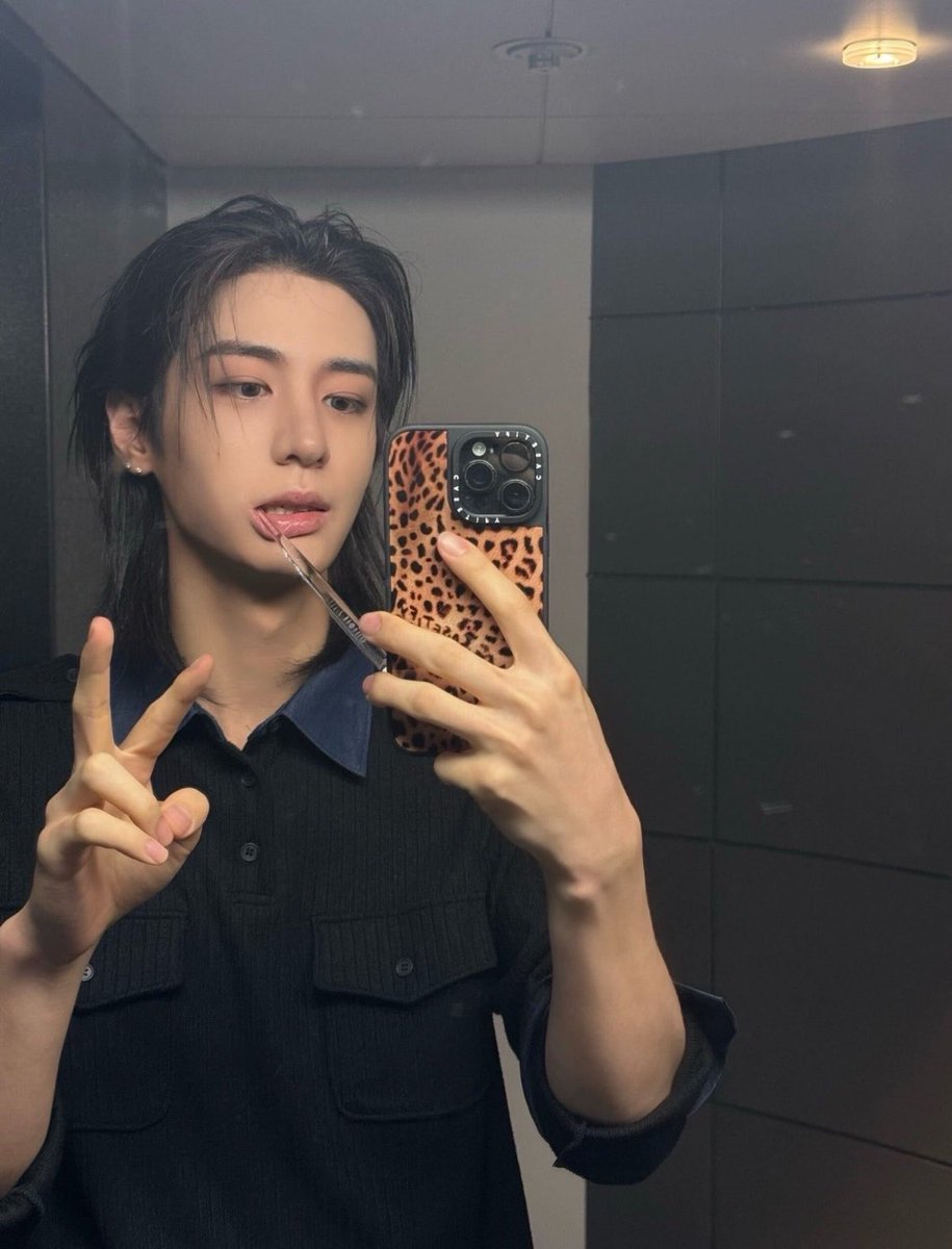 leehancokr's tweet photo. 260920 #이한 wv post 💌

brushing teeth 🪥 https://t.co/6QGOVsXL8P