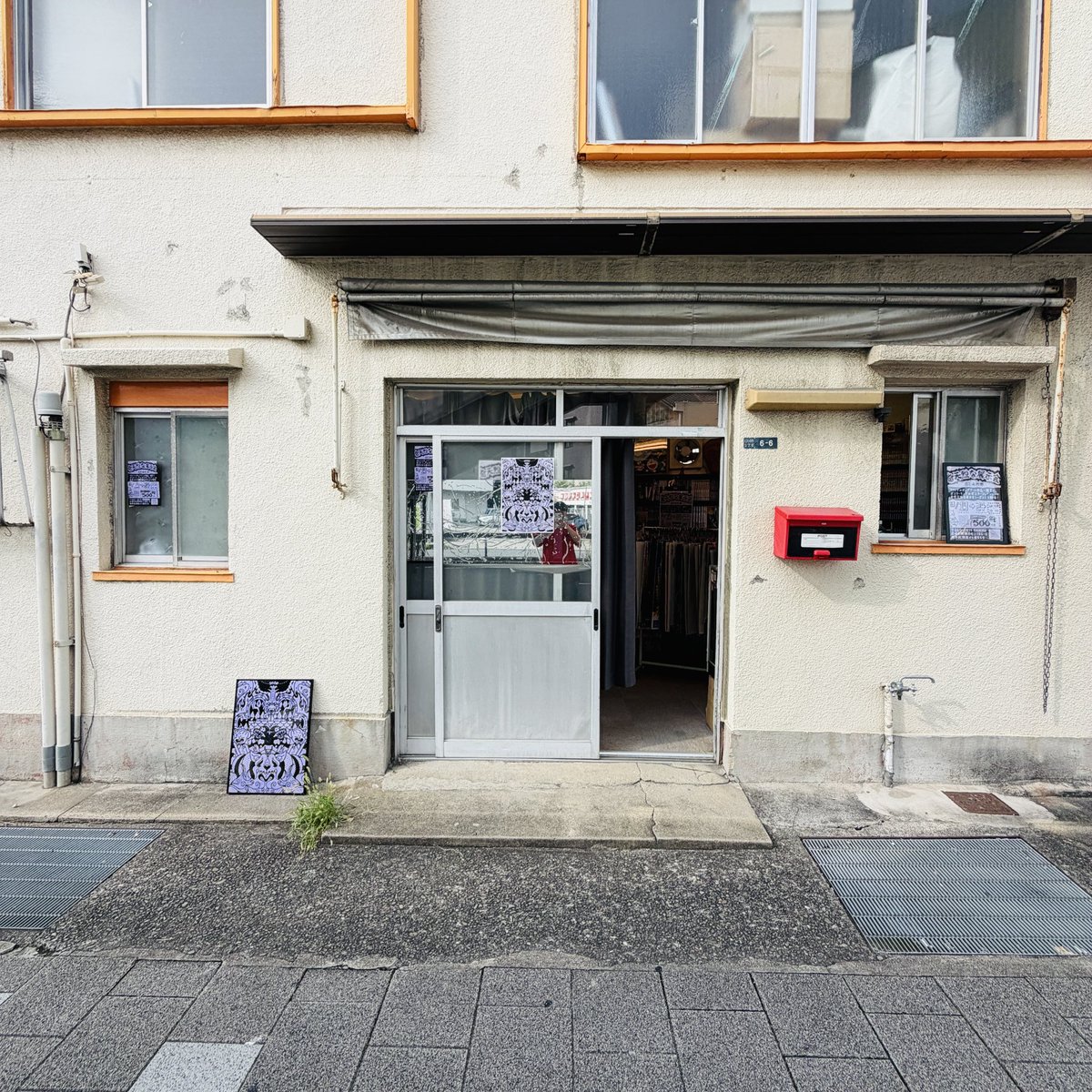 kiteretsumurohi's tweet photo. 奇天烈な展示会02 １日目オワ🍣
遠隔でもアート作品買えるから
来れない方は配信で。
来れる方はお店で待ってるなり🙌 https://t.co/mm2bD1fKCi