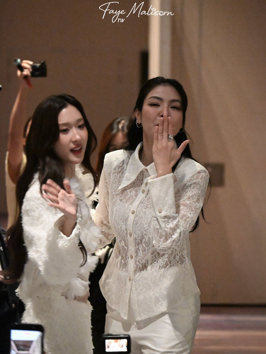 FayeMalisorn_TW's tweet photo. Thank you for giving us another beautiful memory to treasure.🌻🍑

We’re not ready to say goodbye just yet. 🥺

FAYEATOM KAOHSIUNG FANMEET
#FayeAtomFMinKaohsiung
#FayeAtom #FayePeraya #AtomPariya https://t.co/ovUzNsXtKV