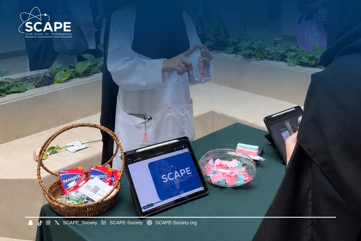 Scape_Society's tweet photo. سُعدنا في جمعية SCAPE للتعليم وتطوير الأبحاث بالمشاركة في فعالية #SMP26 بكلية الصيدلة بجامعة الملك عبدالعزيز @KAUPharmacy ، عبر بوث تعريفي يبرز رسالتنا في دعم البحث العلمي إسهاماً في تطوير جودة الرعاية الصحية🔬✨

تأتي المشاركة امتداداً لجهودنا في نشر ثقافة البحث، وتشجيع التعاون وتبادل الخبرات بين التخصصات المختلفة، بما يُمكّن الطلبة والمهتمين من استكشاف المسارات البحثية، وبناء مستقبل مهني قائم على أسس علمية راسخة. 

ونشكر كل القائمين على هذه الفعالية المتميزة، وممتنون لكل من زارنا في بوث جمعية SCAPE 🤩👏🏼