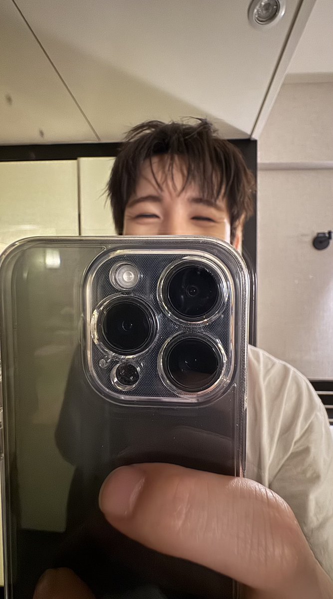 kuryo1114's tweet photo. 평소에 거울셀카 간지나게 찍는애가 갑자기 우리때문에 웃음주름 늘어난다고 앙글거울셀카 보낸거 말도안됨 진짜 평생 사랑해줘야됨ㅜㅜ https://t.co/y0QSS9RRBK