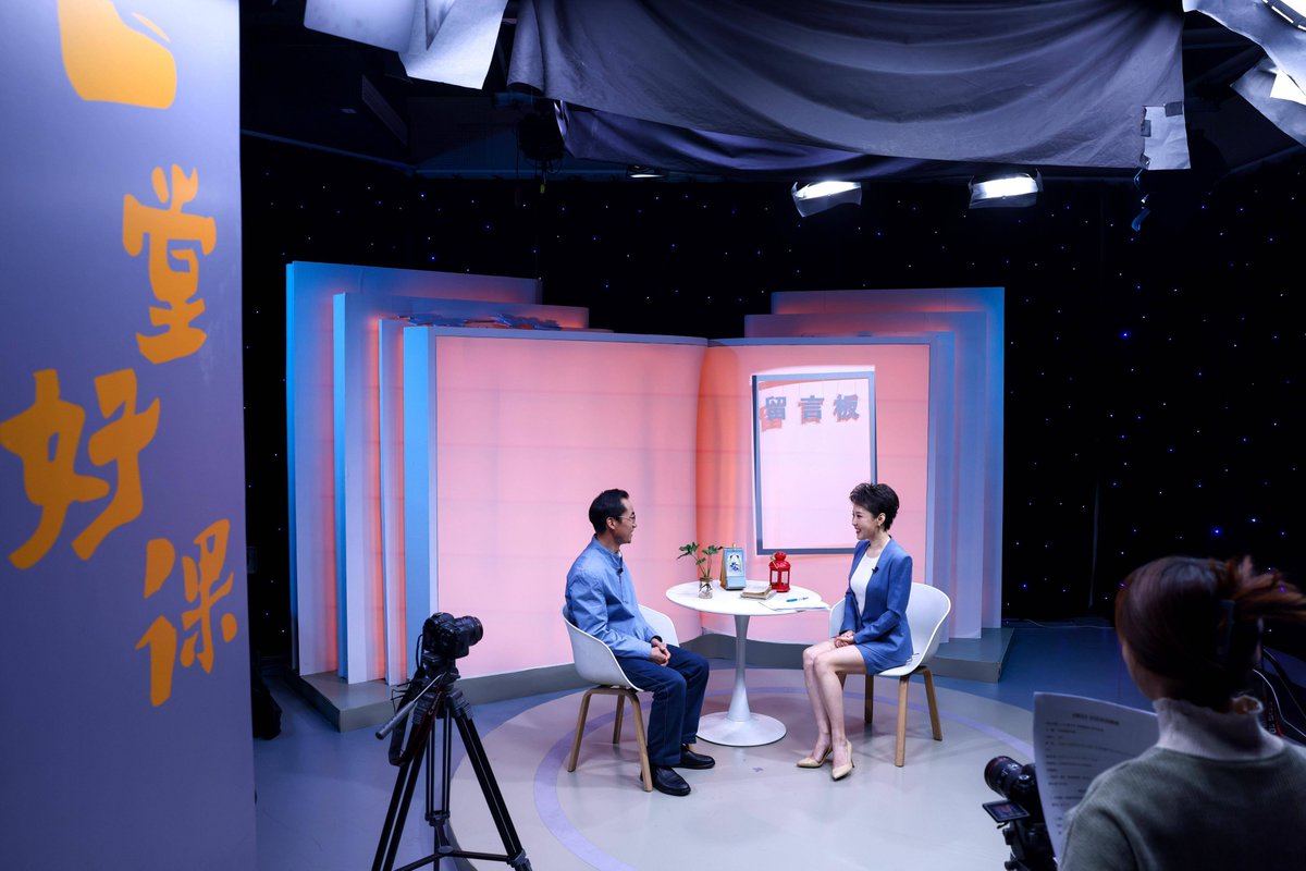bebek543732's tweet photo. Just finished a super fun recording day with the crew at the new variety show studio! Loved every silly and exciting moment  #VarietyShowDiaries https://t.co/DS6Qe859VY