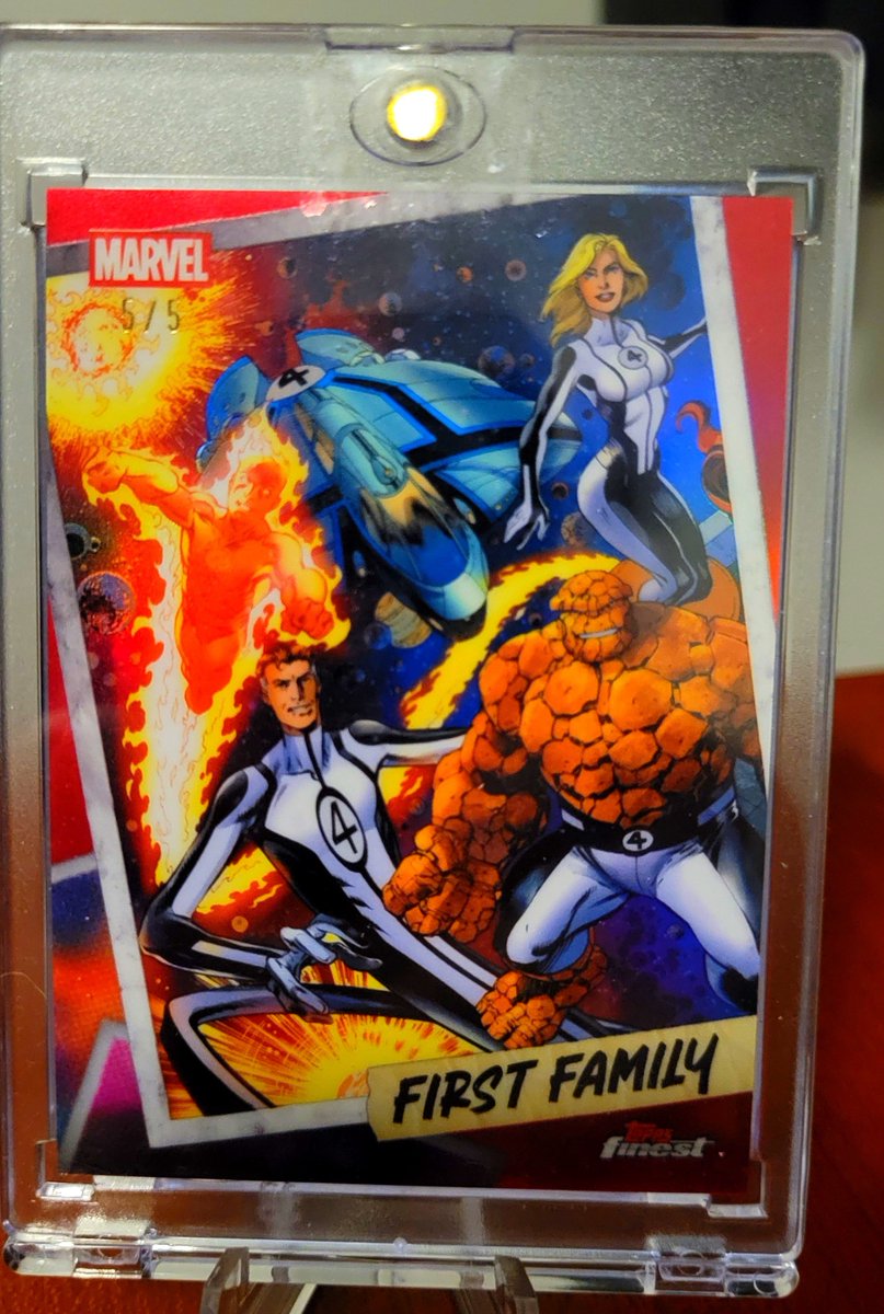 Avenger2099's tweet photo. #Marvel #FantasticFour #FirstFamily #ToppsFinest @CardPurchaser https://t.co/xhTnTnRlMP