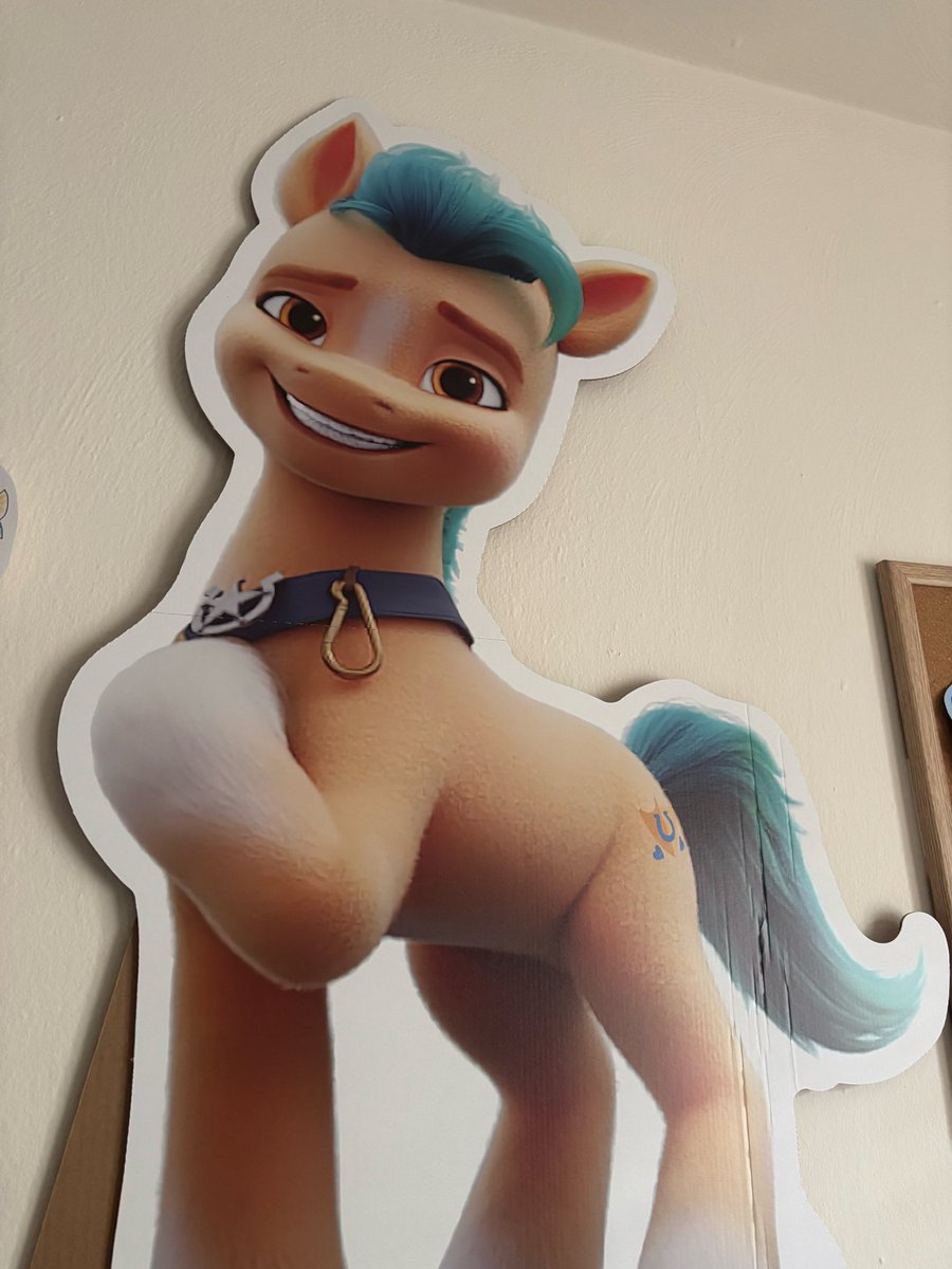 TiktaalikPony's tweet photo. He protects me from the boogeyman while I sleep 💛 🤍 https://t.co/6fZqMVVpOp