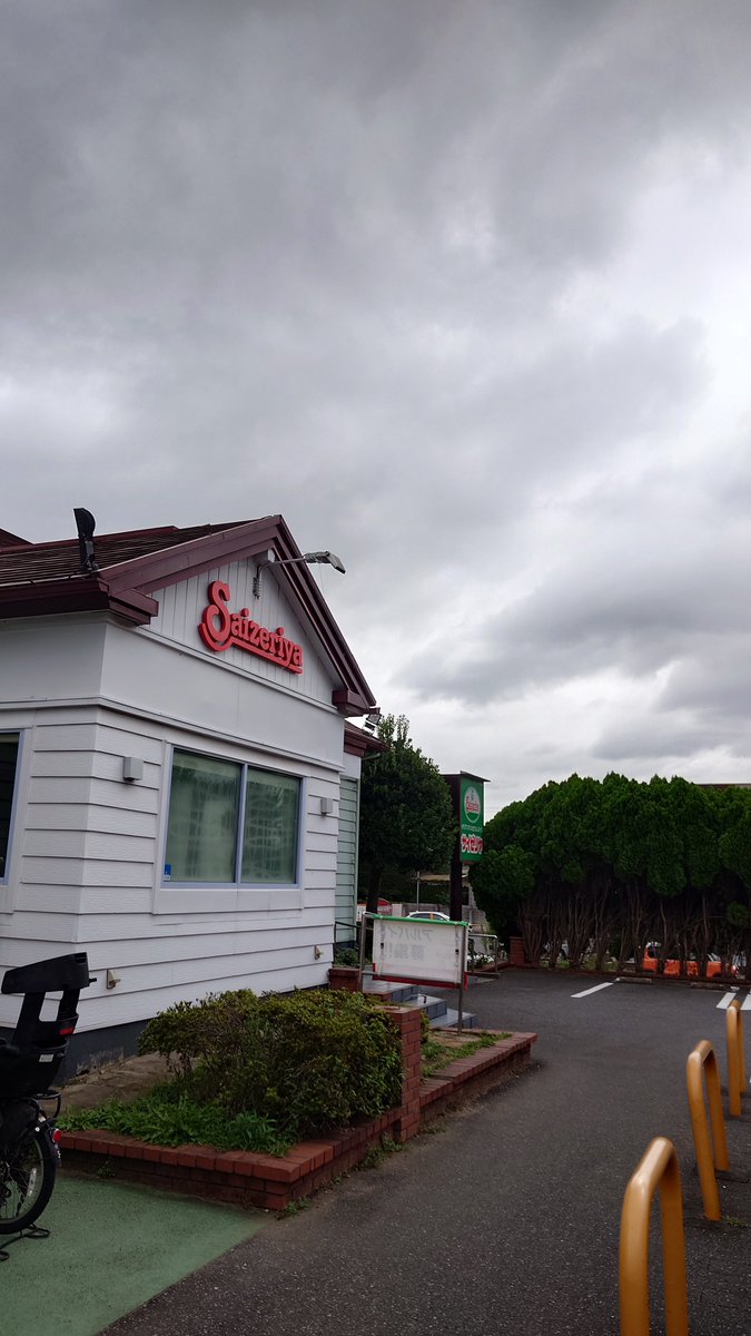 nekogaurusai's tweet photo. 先日何十年ぶりかのサイゼ行った！！！辛味チキン、再現レシピ作ってたけど食べたことなかったしミラノ風ドリアも食べたことなくてウキウキで行った！！！ https://t.co/VDRImuBKJ3
