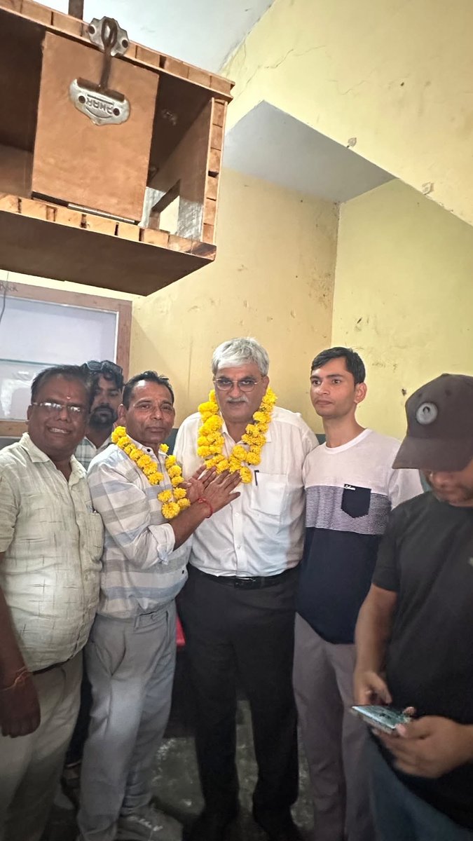ManishAsija7's tweet photo. आज फिरोजाबाद में क्षेत्रीय विधायक निधि से नगला मिर्जा बड़ा में सामुदायिक भवन/बारात घर के निर्माण हेतु भूमि पूजन किया गया।

बारात घर के बनने से क्षेत्रवासियों को अब विवाह और अन्य सामाजिक कार्यक्रमों के लिए दूर नहीं जाना पड़ेगा और कम खर्च में एक सुंदर व सुविधाजनक स्थान उपलब्ध होगा https://t.co/PvMP2z3uAk