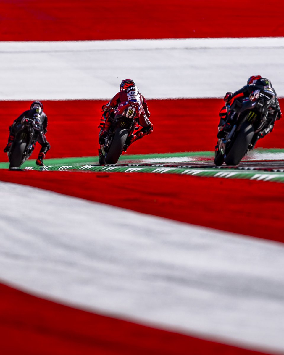 ducaticorse's tweet photo. Left it all on the track today.
#AustrianGP 🇦🇹🔥

#ForzaDucati #DucatiLenovoTeam https://t.co/rK9e4tduOI