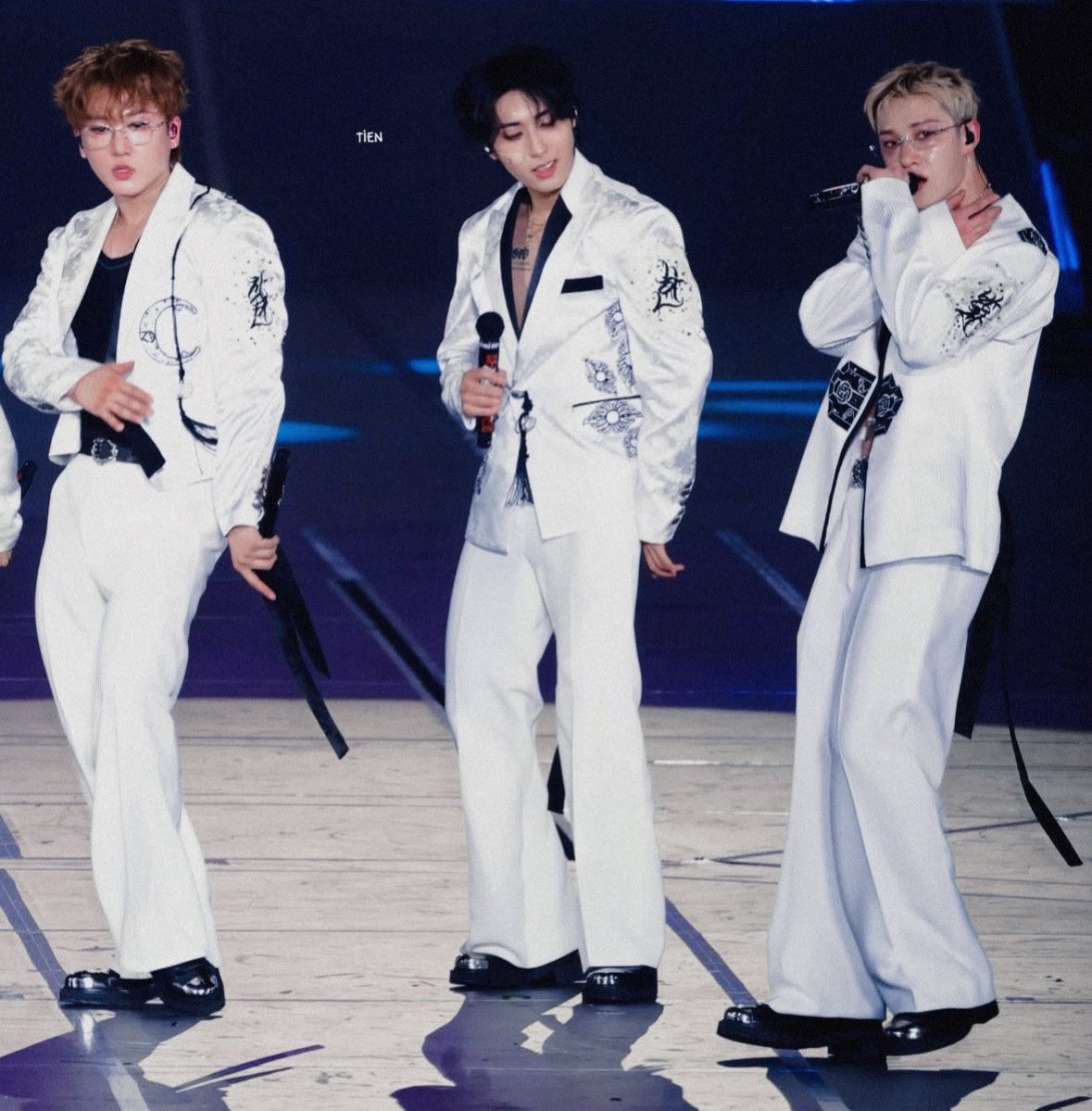 ninoononie_'s tweet photo. introducing THE BIG 3(RACHA) ,,, 

   SpearB                    J. ONE                     CB97 
207 songs           204 songs               243 songs https://t.co/1HSFRbAsbd