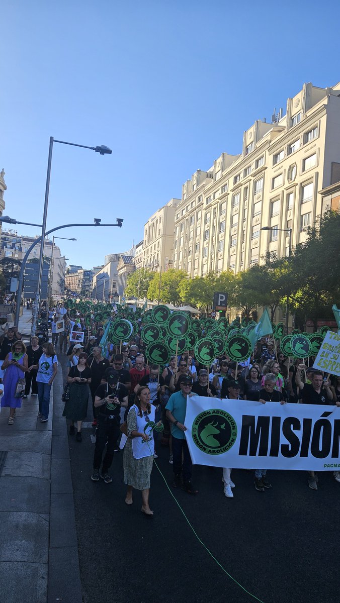 PartidoPACMA's tweet photo. ¡MENOS TOREROS Y MÁS BOMBEROS! https://t.co/I25UeYRtSq
