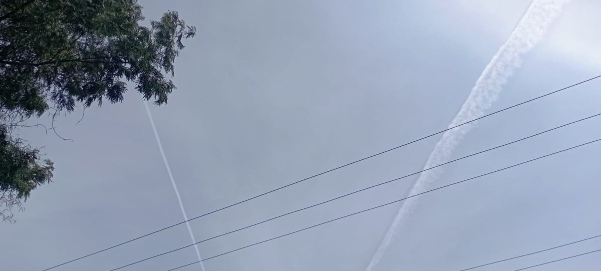 MaryK2022's tweet photo. From my inbox

Yesterday kinangop.  Couldn't get clear shots.  This plane was in the area from 9 am to 2pm.  Weird clouds came, then very strong winds and just like that mvua hakuna.  Today the sky has been blue the whole day and hot and this is kinangop https://t.co/pZV9PRr1oz
