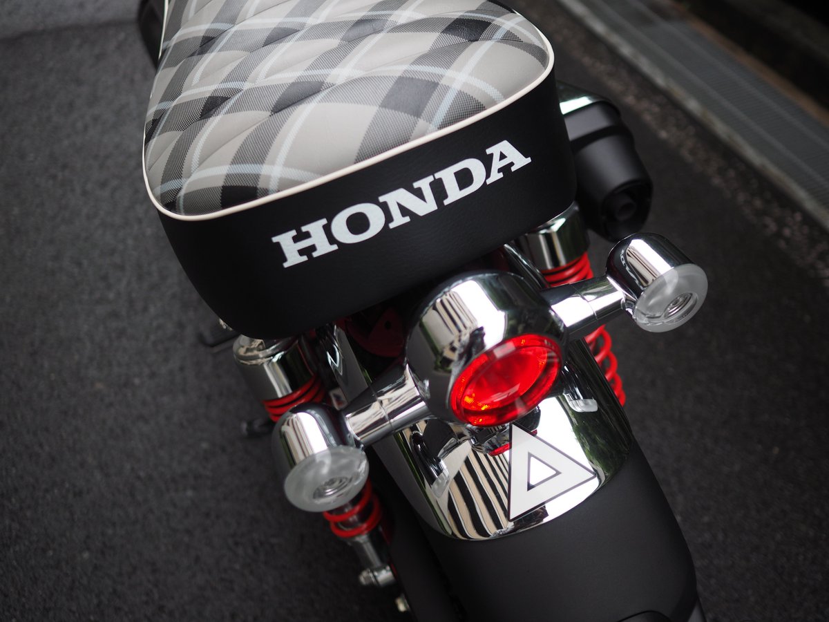 Zenmizo30's tweet photo. 初めて憧れを持ったバイクはハンターカブだったなあ、、そこからモンキーというバイクを知って、あのデザインに一目惚れして、モンキーに乗るために普通二輪取って今に至る。。
見てよこの可愛いリアを。
 #モンキー125 https://t.co/BFUFnKRoBK
