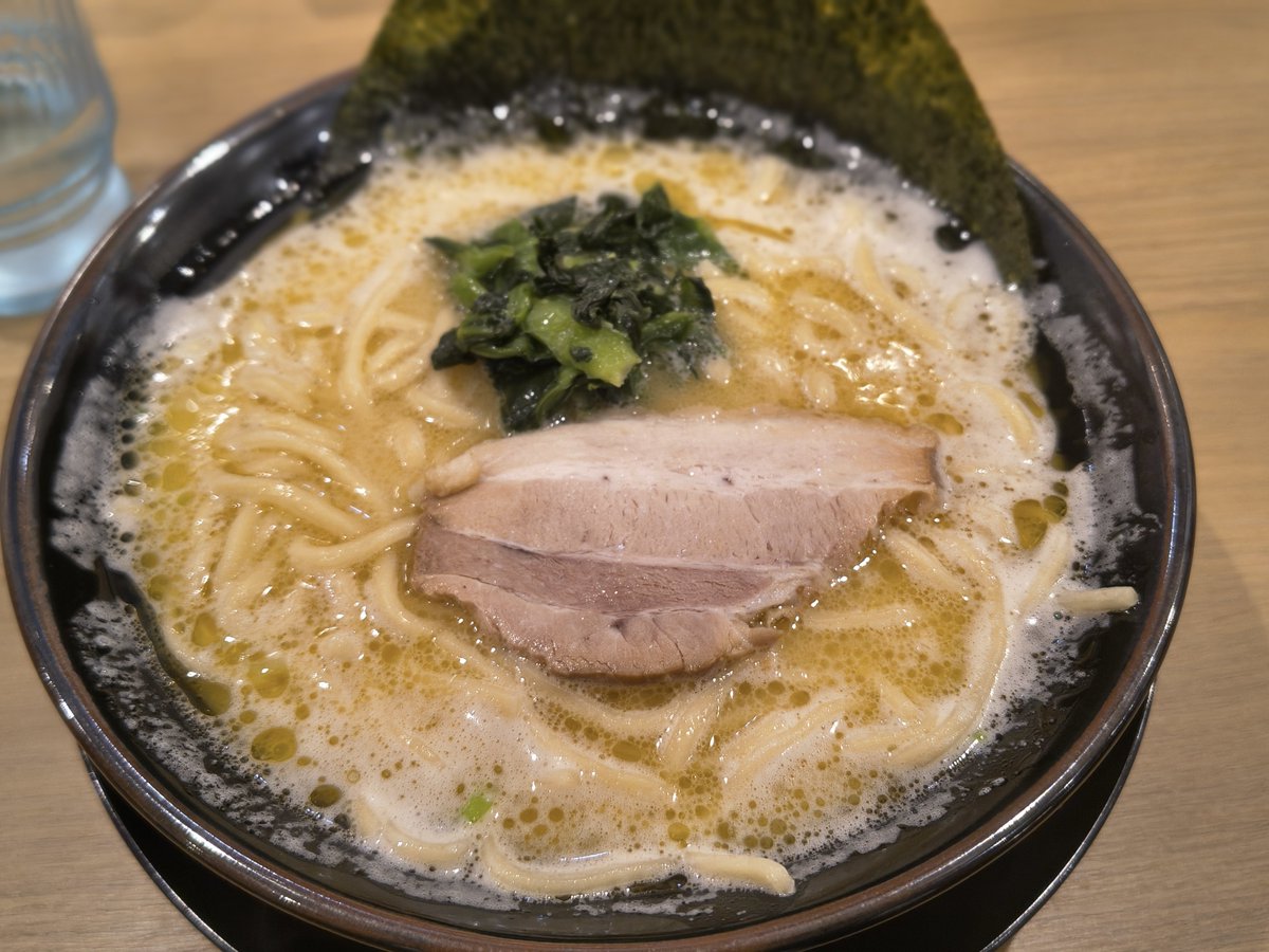 VRC_mame's tweet photo. 初深夜のラーメン https://t.co/qXYwTRxUlT