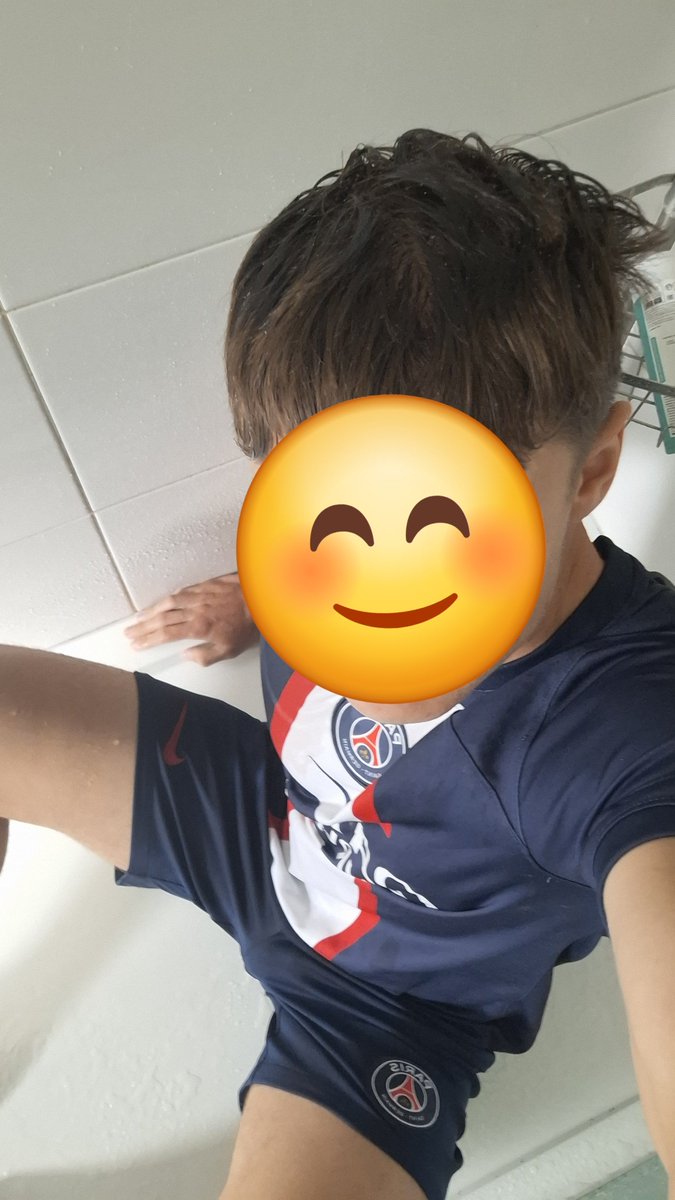 bi_boy03's tweet photo. Love my PSG Wear 👀💙 https://t.co/L76517KfBA