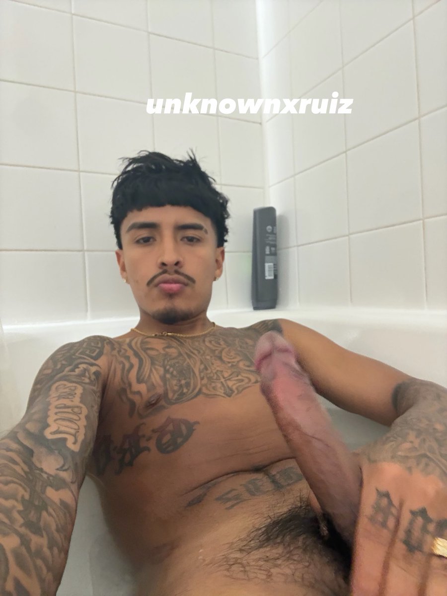 theyluvruiiz's tweet photo. Yes I’m 9 inches and Latino https://t.co/b76KAmZsjz