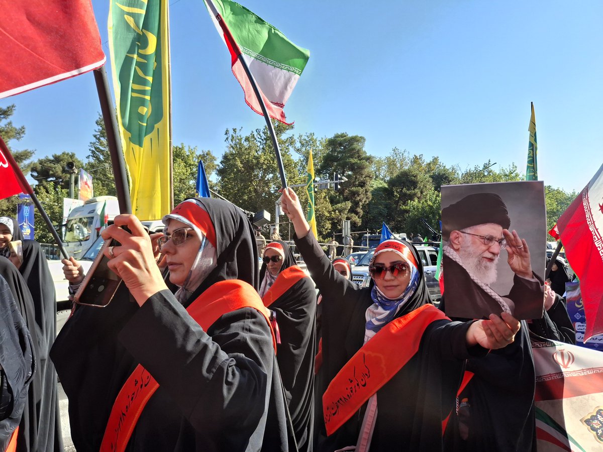 motaghin180's tweet photo. رزمایش ۳۱۳هزارنفری جان‌فدای ایران نشان داد که وحدت مردم، بزرگ‌ترین سرمایه و قدرت یک ملت است

#رزمایش_313هزار_جانفدای_ایران https://t.co/d99JRxtOkl