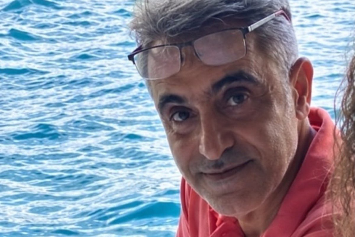 Nazobaci's tweet photo. 15 Eylül sabahı saat 08.30’da evinden çıkan Bora Arslanoğlu’dan dört gündür haber yok.
Beraat etmiş bir KHK’lı asker.
Temize çıkmış bir insan.
Ama şimdi yok.
Ankara Emniyeti “gözaltında değil” diyor.
Peki nerede o zaman?
Kim aldı?
Nereye götürdü?
Yine mi aynı senaryo?
Yine mi zorla kaçırma?
Yine mi kaybetme?
Yine mi işkence soruları?
Bu ülkede bir insan evinden çıkıp böyle siliniyor mu haritadan?
Ankara Valiliği, Ankara Emniyeti…
Bora Arslanoğlu nerede?
Açıklama yapın.