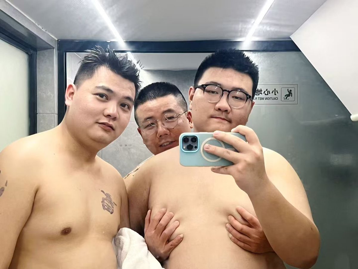 zhu55016412's tweet photo. 新作来袭!两位爸爸一起轮奸骚狗狗 爽死了汪汪🥵 完整版可私聊qq联系也出其他原创视频和原味 柯南爸爸:@zhuzhurgnm 汶波爸爸:@BOSEDION0606 https://t.co/F0xO4BTN6e