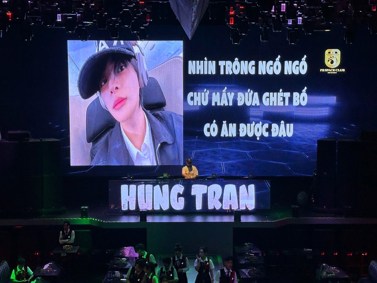 wonwonleecenter's tweet photo. Leo continues to appear at a bar in Vietnam.
“Might look goofy, but haters could never touch this anyway 💅“

리오는 베트남의 한 바에 계속 모습을 드러내고 있��요.
“좀 멍청해 보일 순 있어도 헤이터들은 절대 날 어쩌지 못해 💅”

#LEO #리오 https://t.co/H303b42pNG