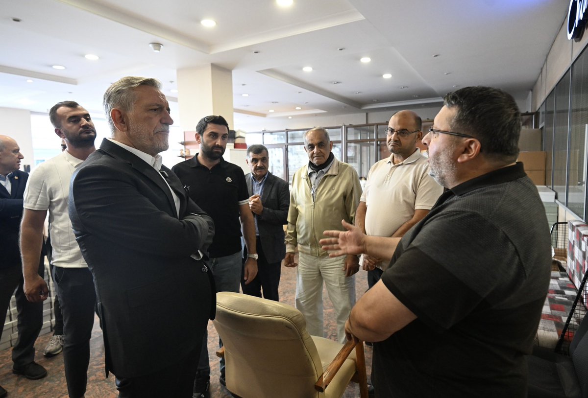 ibrahim_Burkay's tweet photo. Ayakkabı sektörümüzün köklü firmalarından Uludağ Ayakkabı’yı ziyaret ettik. 70 yıllık üretim tecrübesiyle sektörümüzün önemli markaları arasında yer alan firmamızın çalışmalarını, 2030 Vizyonumuz ile ihracat kapasitemizi ve üretim gücümüzü daha da artıracak adımları konuştuk.

Kıymetli dostlarım Fatih Bozatlı ve İsmail Yırıkoğlu’na nazik ev sahiplikleri, sektörümüze katkıları ve 2030 Vizyonumuza güçlü destekleri için teşekkür ediyor, başarılarının devamını diliyorum.