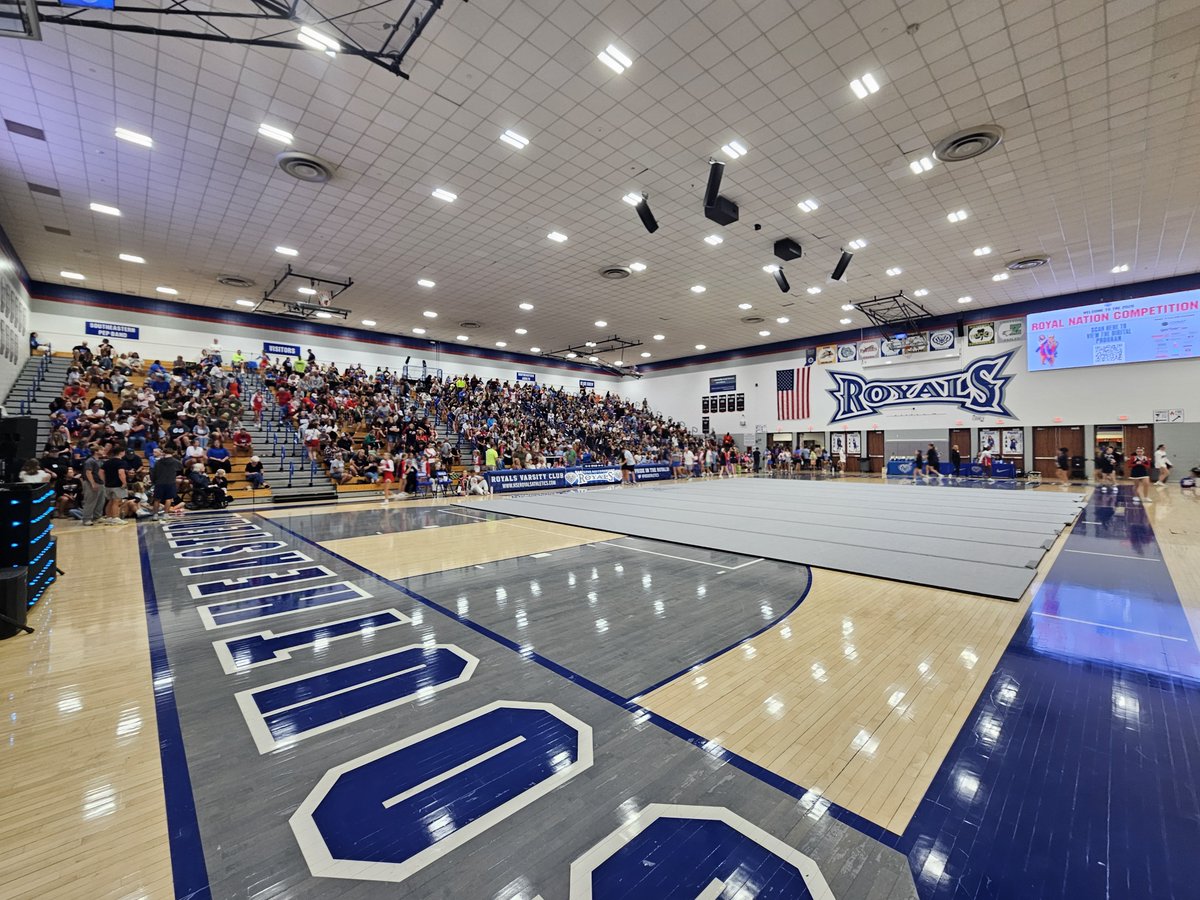 RobConnett1's tweet photo. Crazy busy day here at @HSEAthletics!
JV Football.
Boys Soccer this morning, girls soccer this afternoon.
Our HUGE Cheer comp all day.
#RoyalPride https://t.co/Dl035TLD9O
