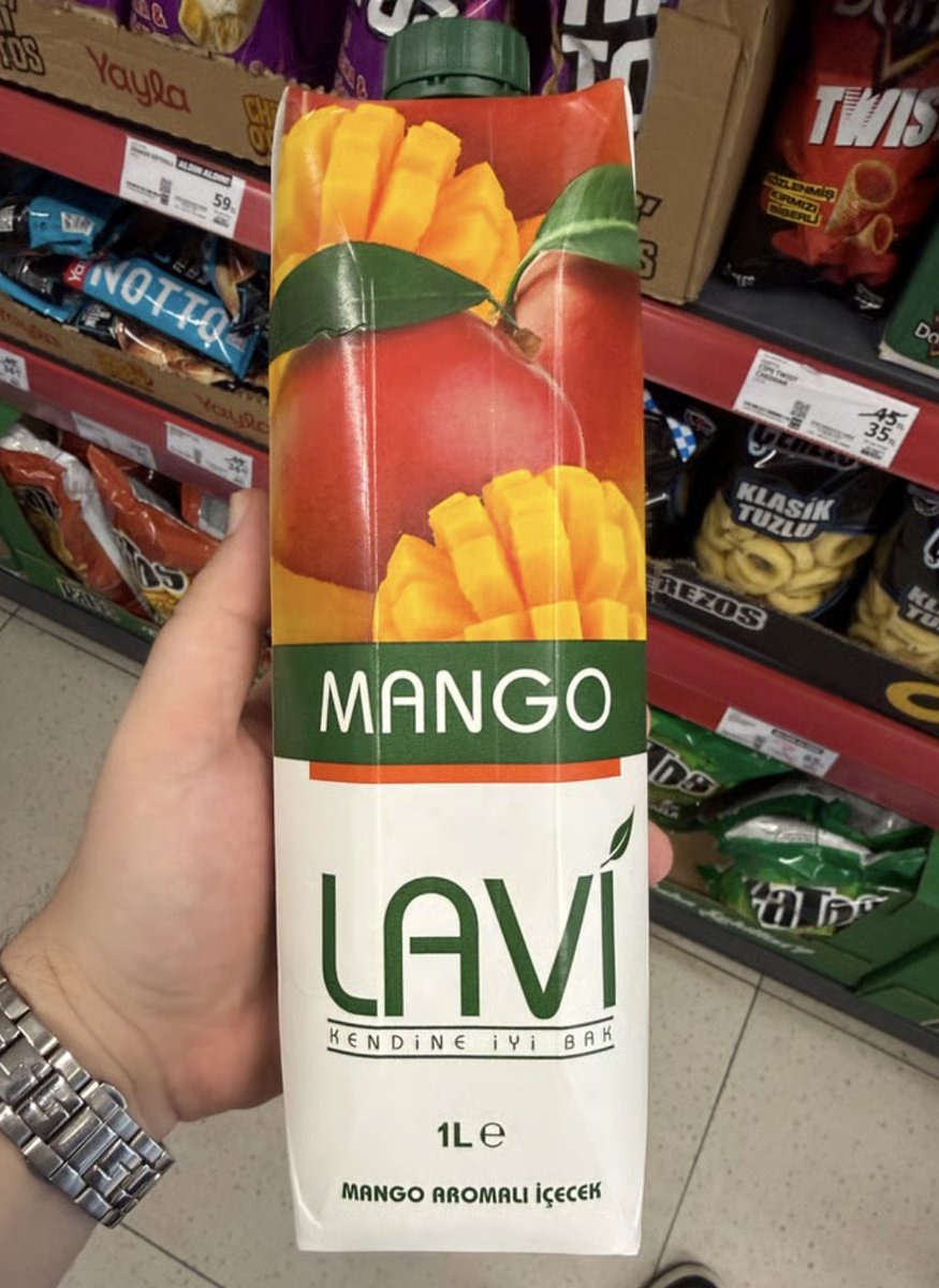 gidadedektifi's tweet photo. "Kendine iyi bak" sloganı ve mango görselleriyle satışa sunulan Lavi markalı içecekte sırasıyla;
Su,
Sofra şekeri,
%2 mango püresi konsantresi,
Yapay mango aroma vericisi,
Asitlik düzenleyici,
Stabilizörler ve Renklendirici bulunuyor.
Ürün 200 ml'lik tek bardakta 24 gr yani yaklaşık 12 küp şeker kadar ilave şeker içeriyor!
https://t.co/7aWL1dz2vb