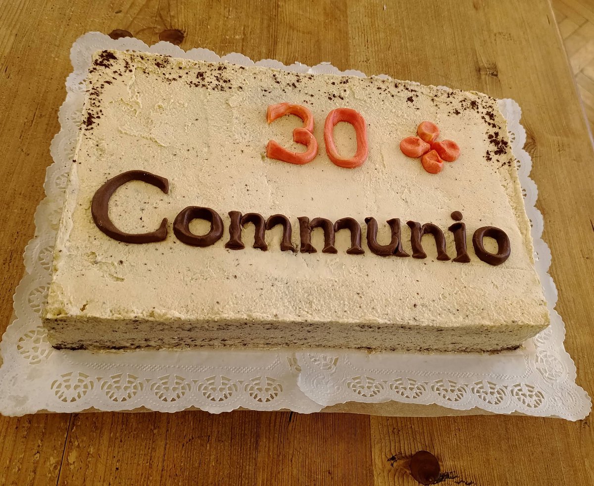 CommunioCZ's tweet photo. Včera náš časopis oslavil třicetileté výročí od svého založení. Začali jsme společnou bohoslužbou, které předsedal arcibiskup pražský Stanislav Přibyl (@pribylst).

Následovala beseda o tom, co znamená Communio dnes, rozkrojení dortu a přátelské setkání. https://t.co/CQnU3ou47v