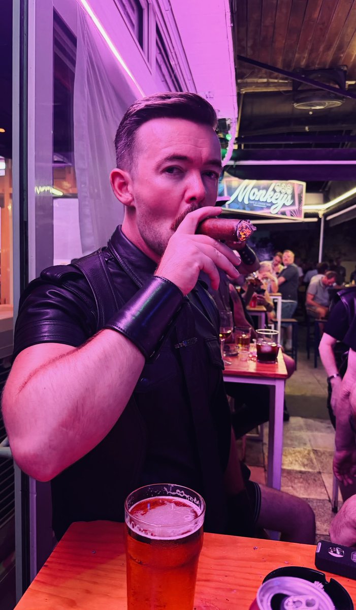 leathersmoker92's tweet photo. What cigar should I have this weekend?

#leatherman #cigarsmoker #fetish #Dom https://t.co/UZgU5JRayi